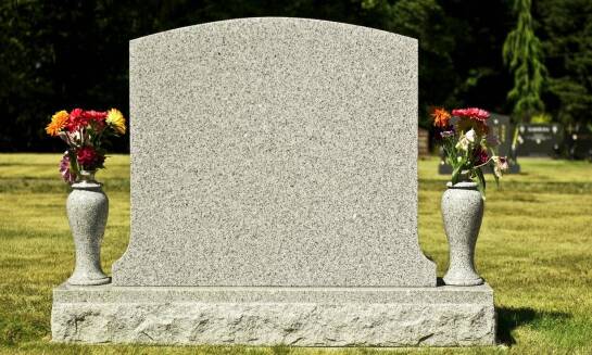 Nagrobki z granitu - dlaczego warto postawić na trwałość i elegancję?