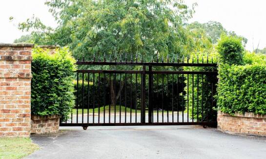 Automatyka w wjazdowych bramach: przyszłość czy konieczność?