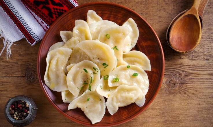 Nowoczesne podejście do tradycji: obiady z dowozem oparte na polskich recepturach w Wesołej