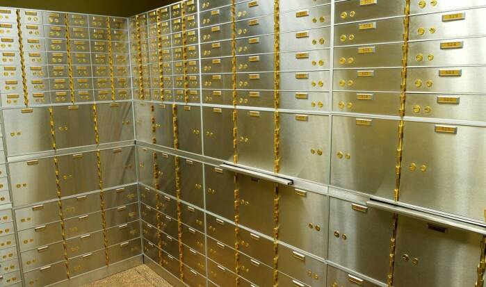 Jakie są najważniejsze kryteria wyboru wrzutowego sejfu dla instytucji publicznych?