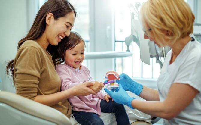 Dziecięca ortodoncja – kiedy warto zacząć leczenie?