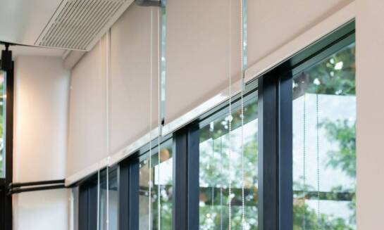 Jak dostosować zewnętrzne rolety do architektonicznego stylu budynku?