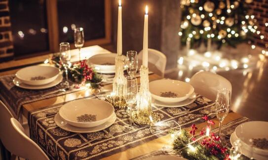 Jak używać serwetek do decoupage'u w projektach świątecznych?