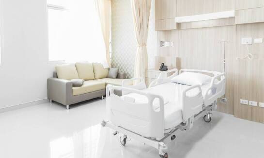 Szpitalne łóżka a komfort pacjenta: co warto wiedzieć?