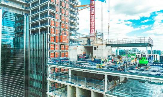 Jak geopolimery w projektach budowlanych przyczyniają się do ochrony środowiska?