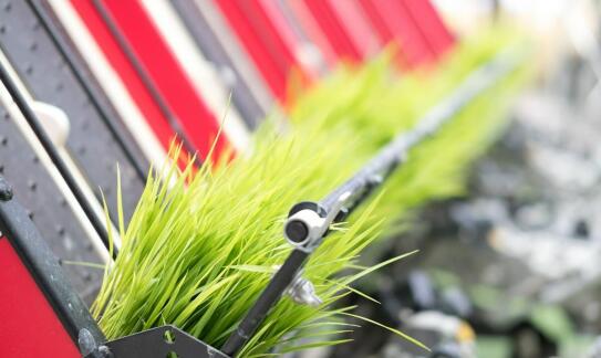 Jakie są najnowsze osiągnięcia technologiczne w kosiarkach firmy Pöttinger?