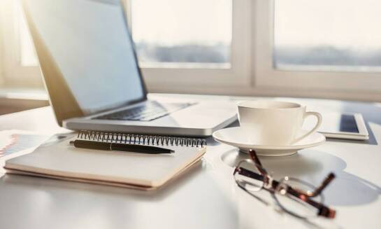 Obsługa prawna przez internet – jakie są zalety korzystania z zdalnych usług?