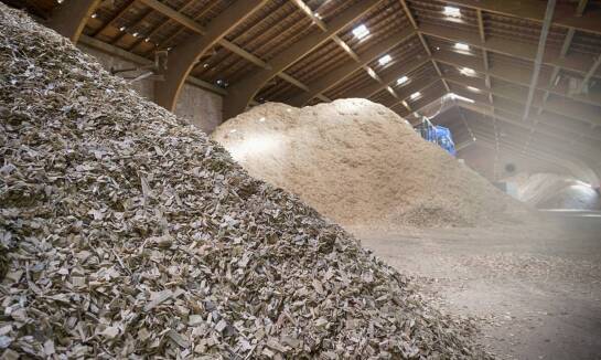 Cenny surowiec wtórny szkło w nowoczesnym recyklingu