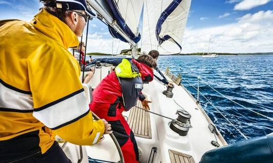 Jakie udogodnienia oferujemy na pokładzie jachtu dla rodzin z dziećmi?