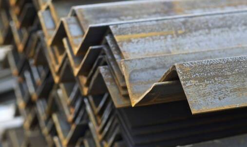 Kluczowe właściwości stalowych profili w projektach przemysłowych