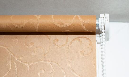 Jakie są zalety wyboru żakardowych tkanin do dekoracji okien?