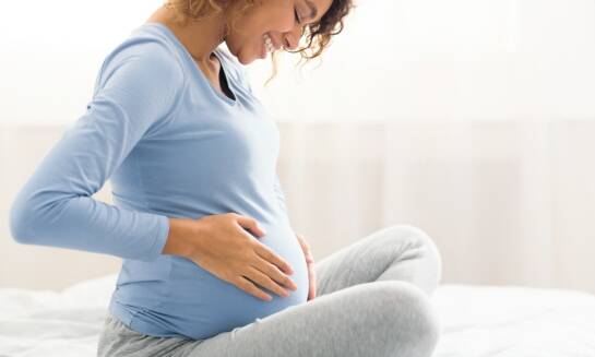 Jakie są kluczowe cechy idealnej ciążowej bluzki?