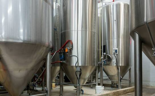 Jakie są wymagania sprzętowe do procesu oksydowania w zakładach produkcyjnych?