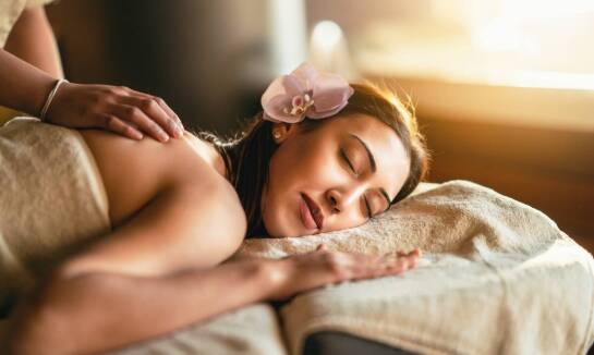 Nowoczesne technologie w stołach do masażu i rehabilitacji – co oferują?