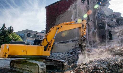 Proces wyburzeń budynków w Warszawie – kluczowe aspekty i wyzwania