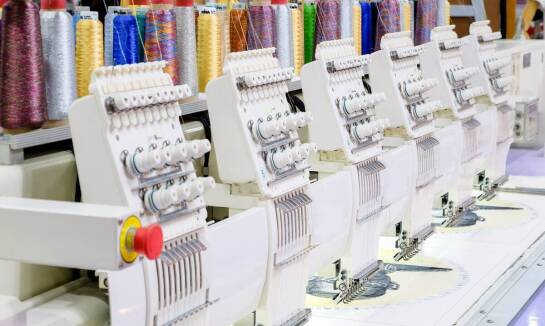 Innowacyjne rozwiązania w produkcji krawieckich wykrojów na zamówienie dla sektora mody