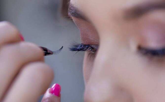 Jak często należy uzupełniać przedłużone rzęsy, aby zachować piękno?