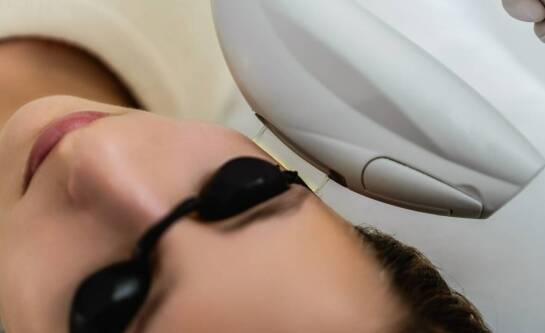 Zabiegi laserowe na przebarwienia: co warto wiedzieć?