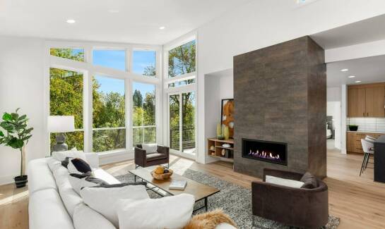 Jak wybrać odpowiedni opał do kominka w domu?