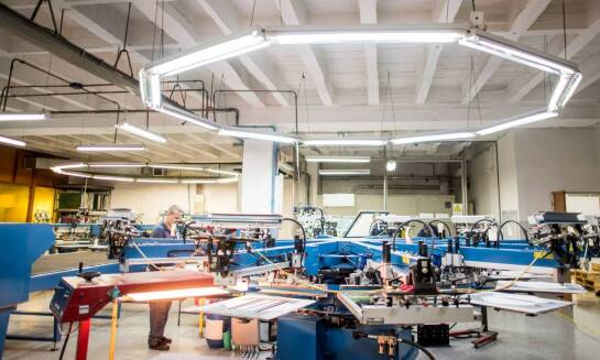 Jak producent drogowych znaków może pomóc w realizacji indywidualnych zamówień?