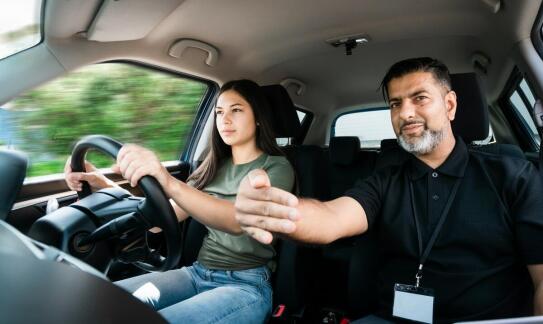 Jak zakwaterowanie wpływa na komfort uczestników intensywnego kursu jazdy samochodem?