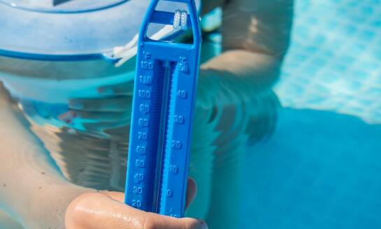 Akcesoria basenowe, które zwiększą bezpieczeństwo dla użytkowników