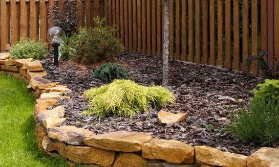 Klinkierowa cegła jako materiał na ogrodzenia: zalety i inspiracje