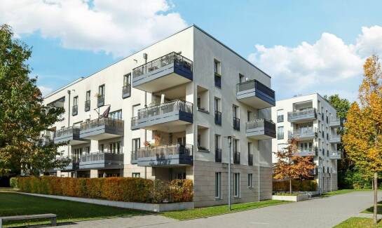 Czy pompy ciepła sprawdzają się w dużych mieszkalnych budynkach?