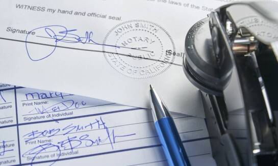 Notarialne poświadczenie podpisu – jego znaczenie w gospodarczych umowach