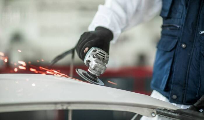 Jak efektywne jest wyciąganie wgnieceń po parkingowych szkodach?