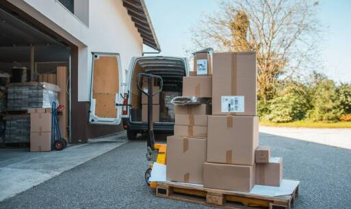 Transport mebli z odbiorem w sklepach – co warto wiedzieć?