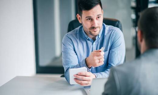 Jakie są najważniejsze korzyści z wynajęcia adwokata w sprawach dotyczących posiadania narkotyków?