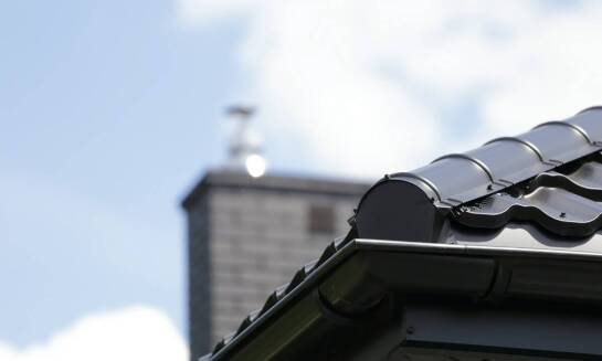 Nowoczesne rozwiązania w systemach rynnowych: integracja PVC i stali