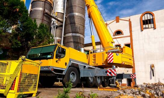 Zastosowanie hydraulicznych dźwigów w usługach HDS