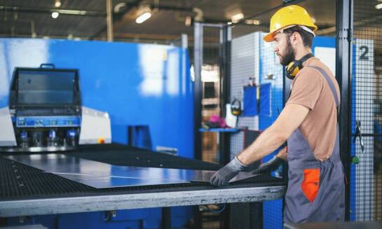 Dlaczego warto inwestować w plazmową przecinarkę z kompresorem?