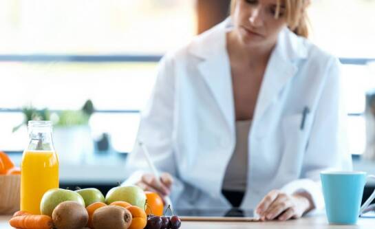 Jak dietetyk na Białołęce dostosowuje plany żywieniowe do indywidualnych potrzeb?