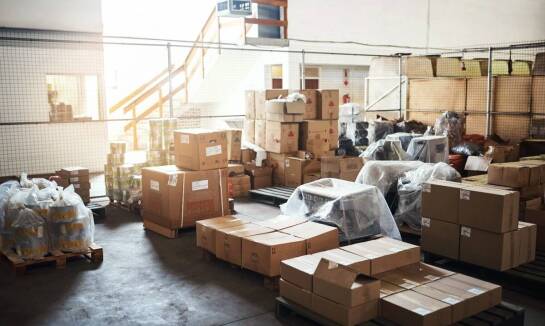 Bezpieczeństwo towarów dzięki kartonowym przekładkom paletowym