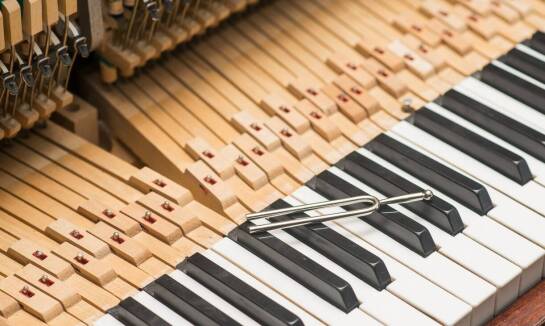 Specjalistyczne techniki intonacji fortepianu – co warto wiedzieć