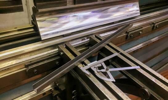 Dlaczego precyzja jest kluczowa w procesie gięcia blachy?