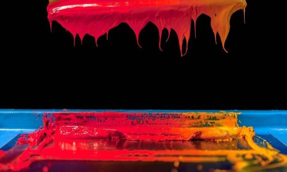 Zastosowanie tampodrukowych farb w tworzeniu kosmetycznych opakowań: trwałość i styl