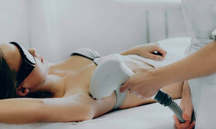 Jakie korzyści przynoszą ujędrniające zabiegi na ciało w nowoczesnym salonie?
