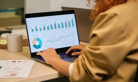 Regularne finansowe raporty – jak poprawiają zarządzanie firmą?