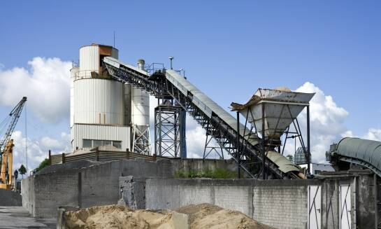 Nowoczesne technologie w produkcji betonu i ich wpływ na koszty budowy