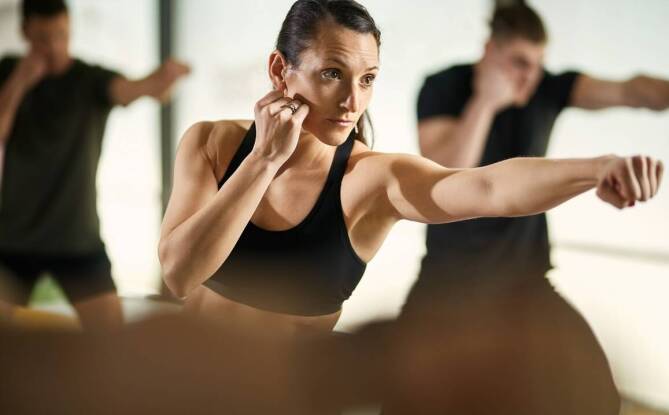 Nowoczesne elektromagnetyczne technologie fitness a podejścia do ćwiczeń