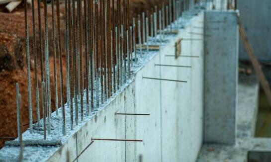 Dlaczego fundamentowe folie są kluczowe dla trwałości budynku?