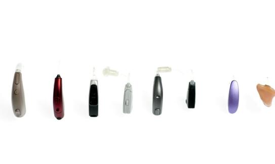 W jaki sposób akcesoria do aparatów słuchowych mogą poprawić komfort użytkowania?