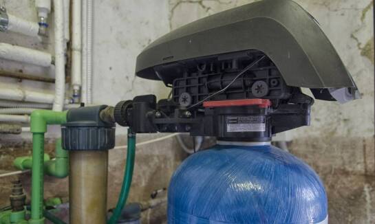 Sól do zmiękczania wody: Klucz do skutecznego zmiękczania twardej wody