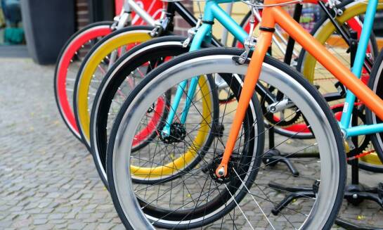 Promocje na rowerowe kaski – kiedy najlepiej kupować?