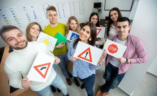Wpływ metod nauczania stosowanych w OSK w Toruniu na zdawalność egzaminów