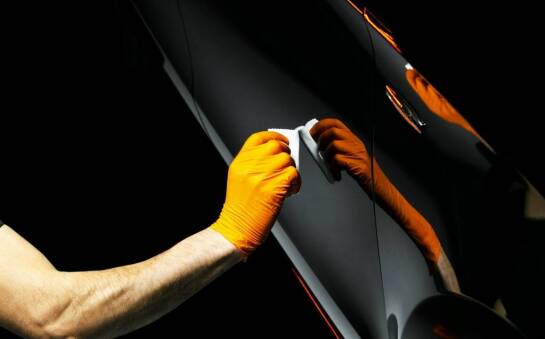 Jak idealnie dobrać lakier do lakierowania samochodu?